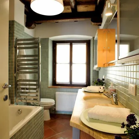 Stop & Sleep On The Hills 法加尼亚