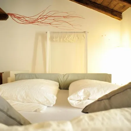 Stop & Sleep On The Hills 法加尼亚