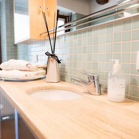 Stop & Sleep On The Hills 法加尼亚