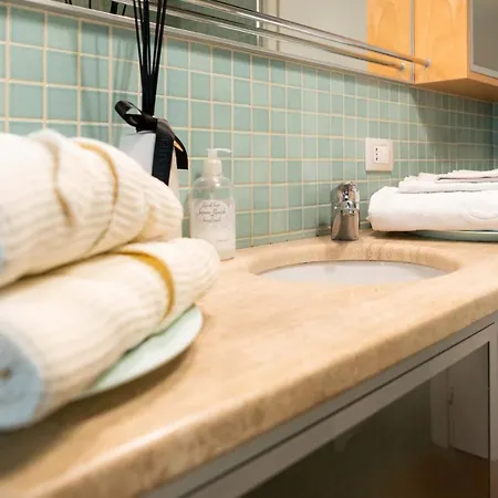 Stop & Sleep On The Hills 法加尼亚